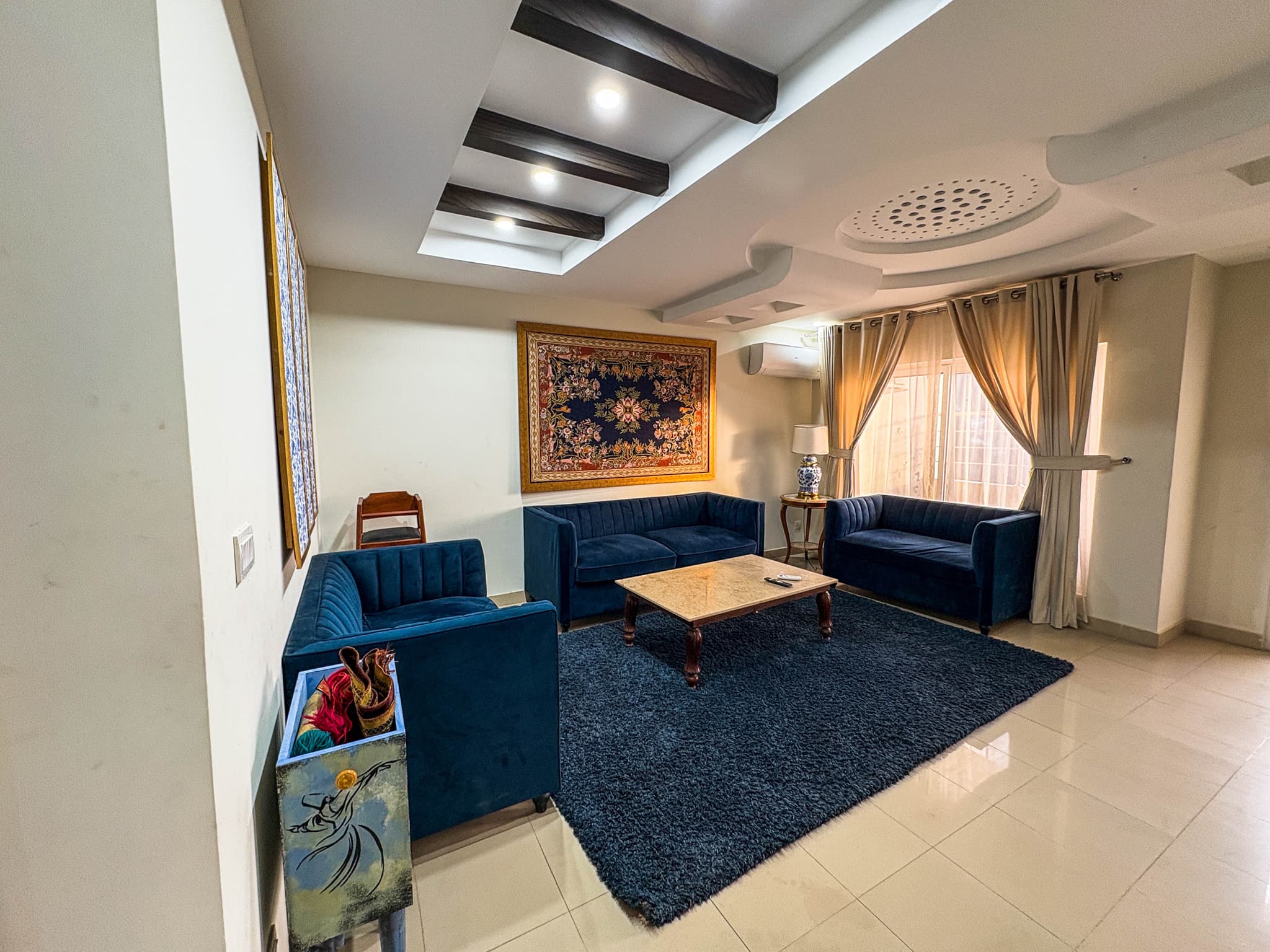 Executive Suite (2 rooms + private TV lounge)